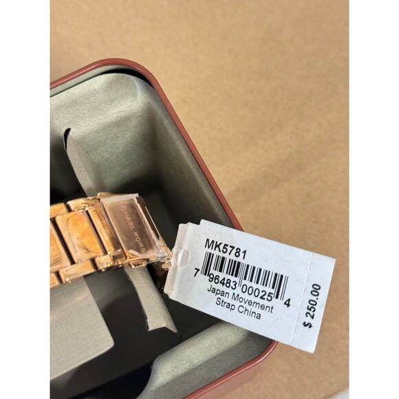 Michael Kors MK5871 Women's Everest Gold Stainless-Steel Quartz Fashion Watch - Picture 5 of 5